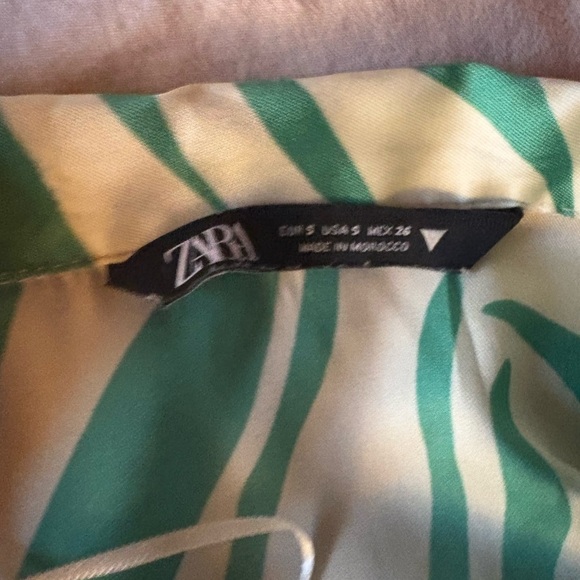 Green Print Women's Top - Picture 3 of 4